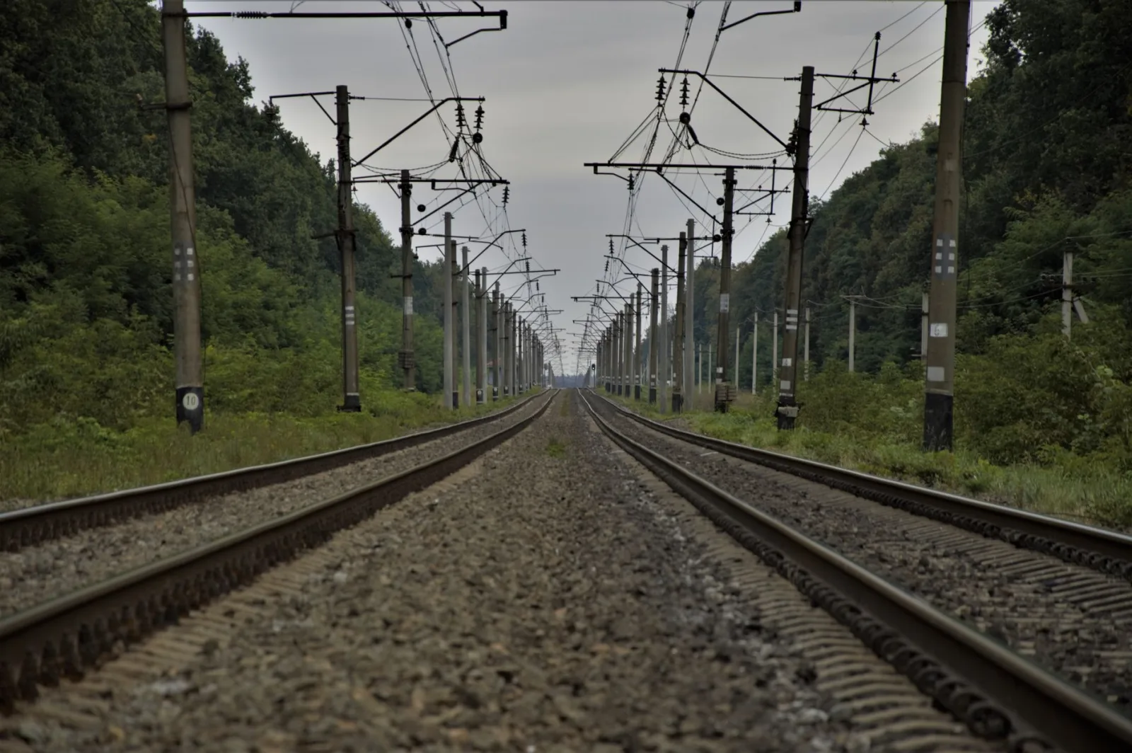Zwei Linien, ein Ziel.